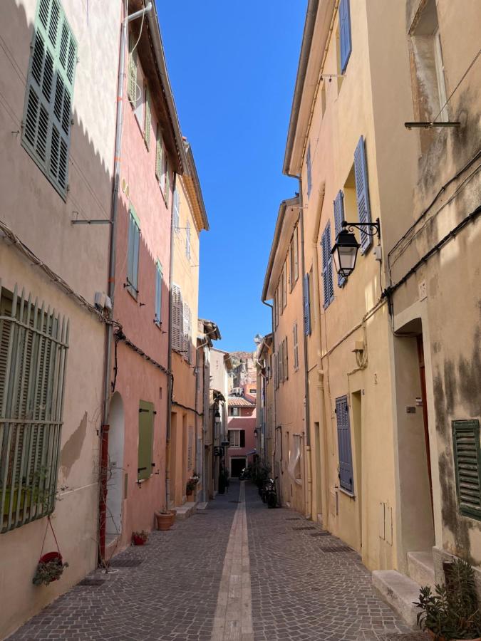 Cassis centre, superbe appartement neuf, 50m port. - B&B