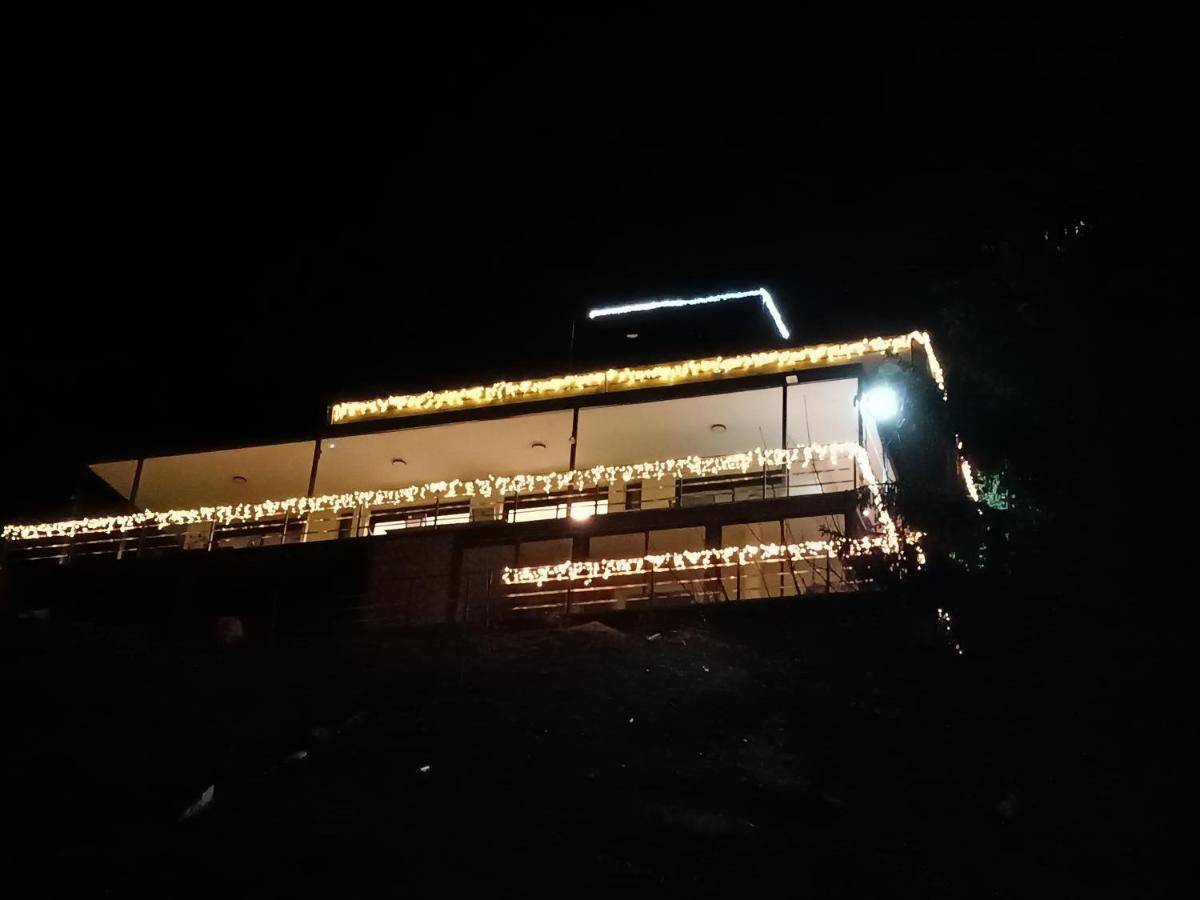 Cabana de pe Stanca - B&B Colibița