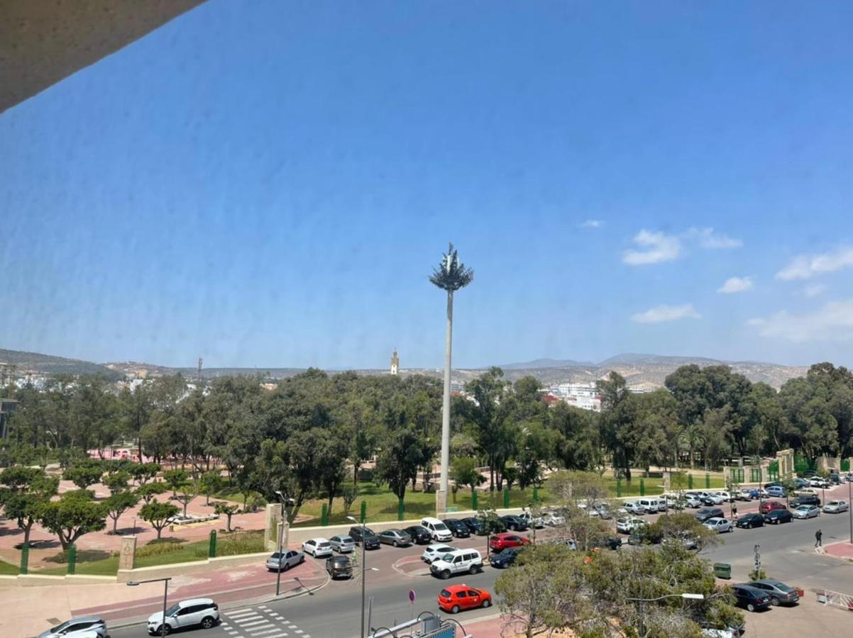 Cosy appartement au super centre ville avec vue partielle sur le parc - Chambres d'hôtes Agadir