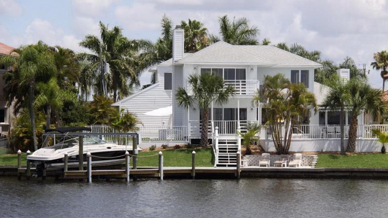 B&B Cape Coral - Waterfront Villa With Private Pool! - Bed and Breakfast Cape Coral
