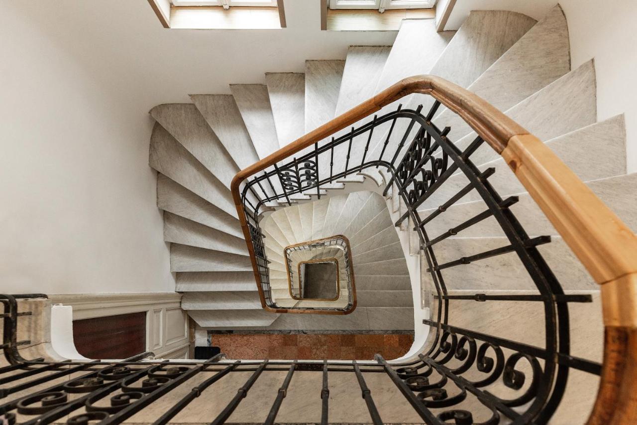 Qult - Invictus - B&B Bucharest