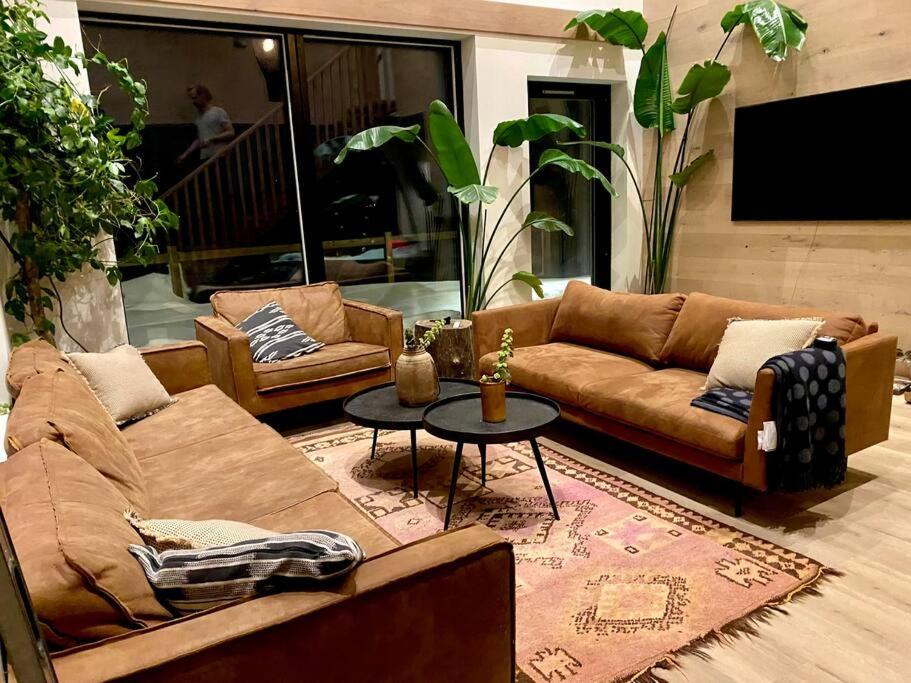 The Oak house - Designers private Northern lights geothermal Villa - Ferienwohnung Mosfellsbær
