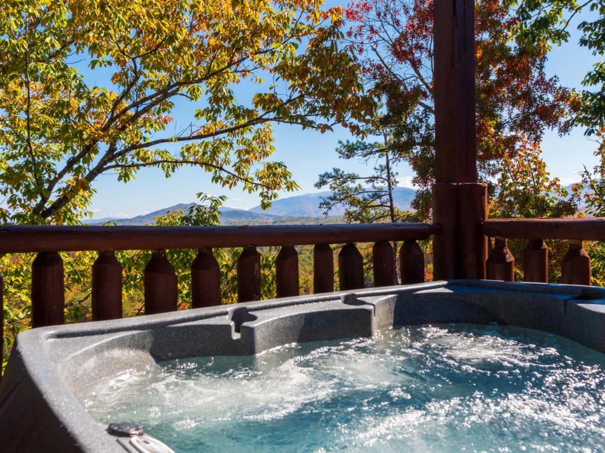 B&B Sevierville - Grand Mountain View Lodge By Ghosal Luxury Lodging - Bed and Breakfast Sevierville