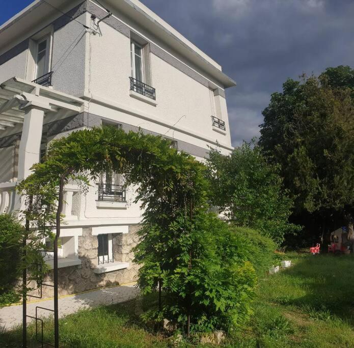 Logement à 30min de la défense avec piscine privative - Bed and Breakfast