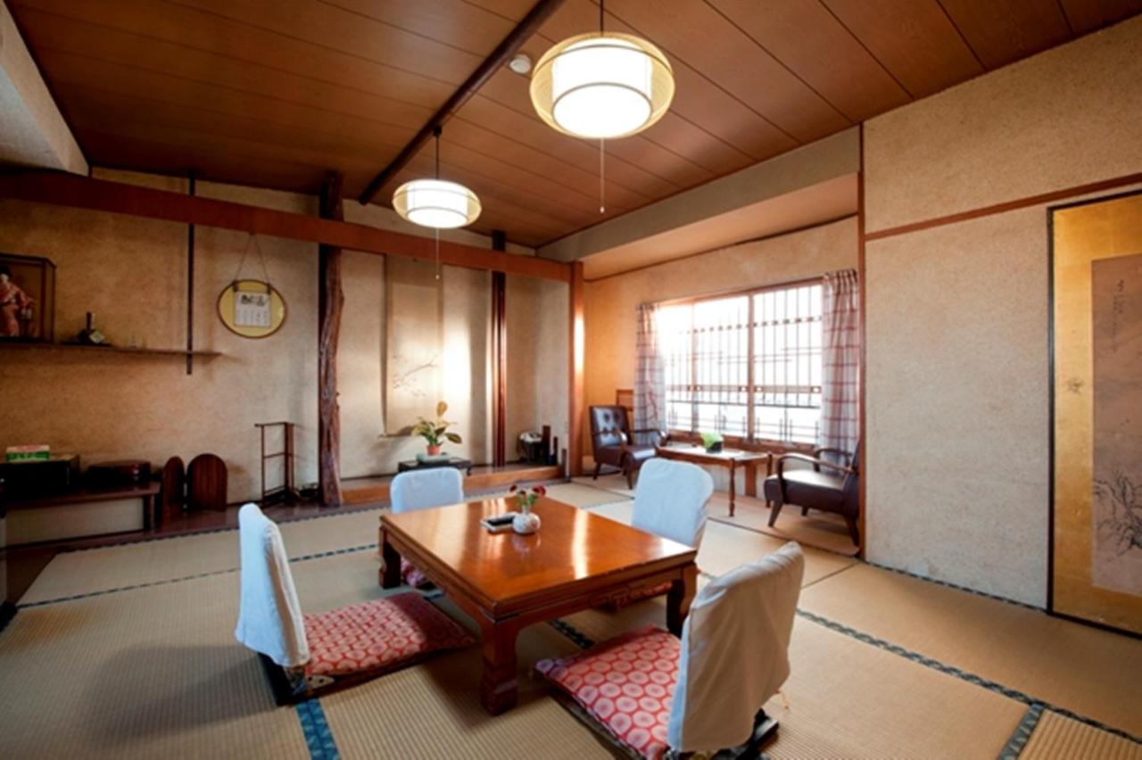 Japanese Style Room with Shared Bathroom and Private Toilet 2-4 adult 