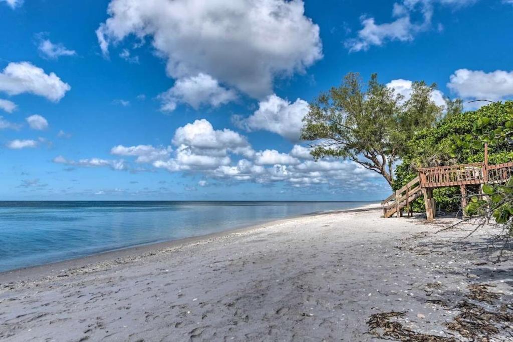 Miles of Private Beach-4BR Beach Access Cottage with SUPs Kyaks-Pets Ok - Ferienwohnung Englewood