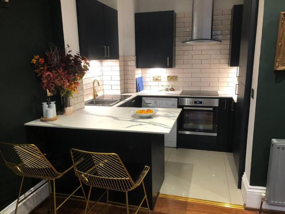 Trendy 3 Bedroom Home Close To Margate Beaches Bars Resturants 2 Night Min Stay - B&B
