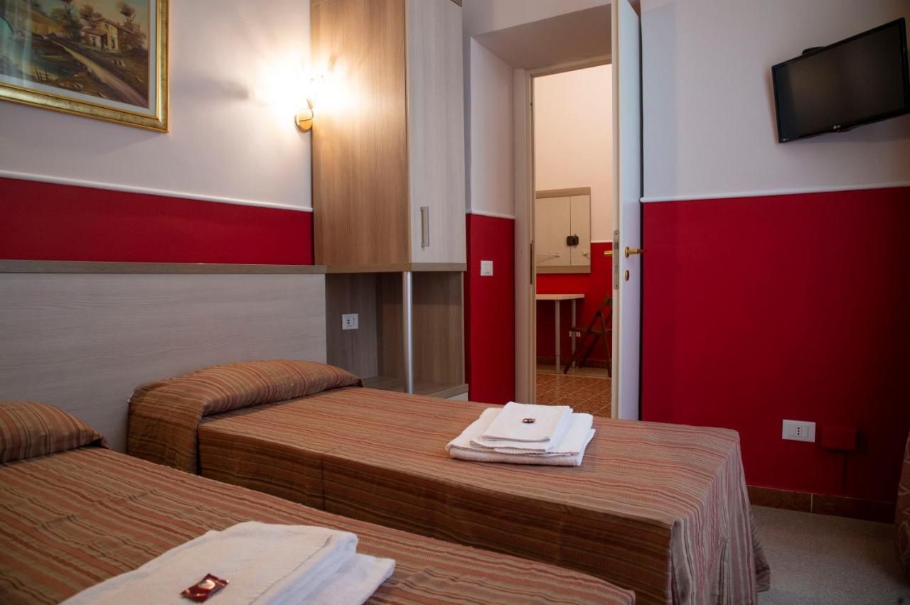Camera Matrimoniale/Doppia con Letti Singoli con Bagno Privato