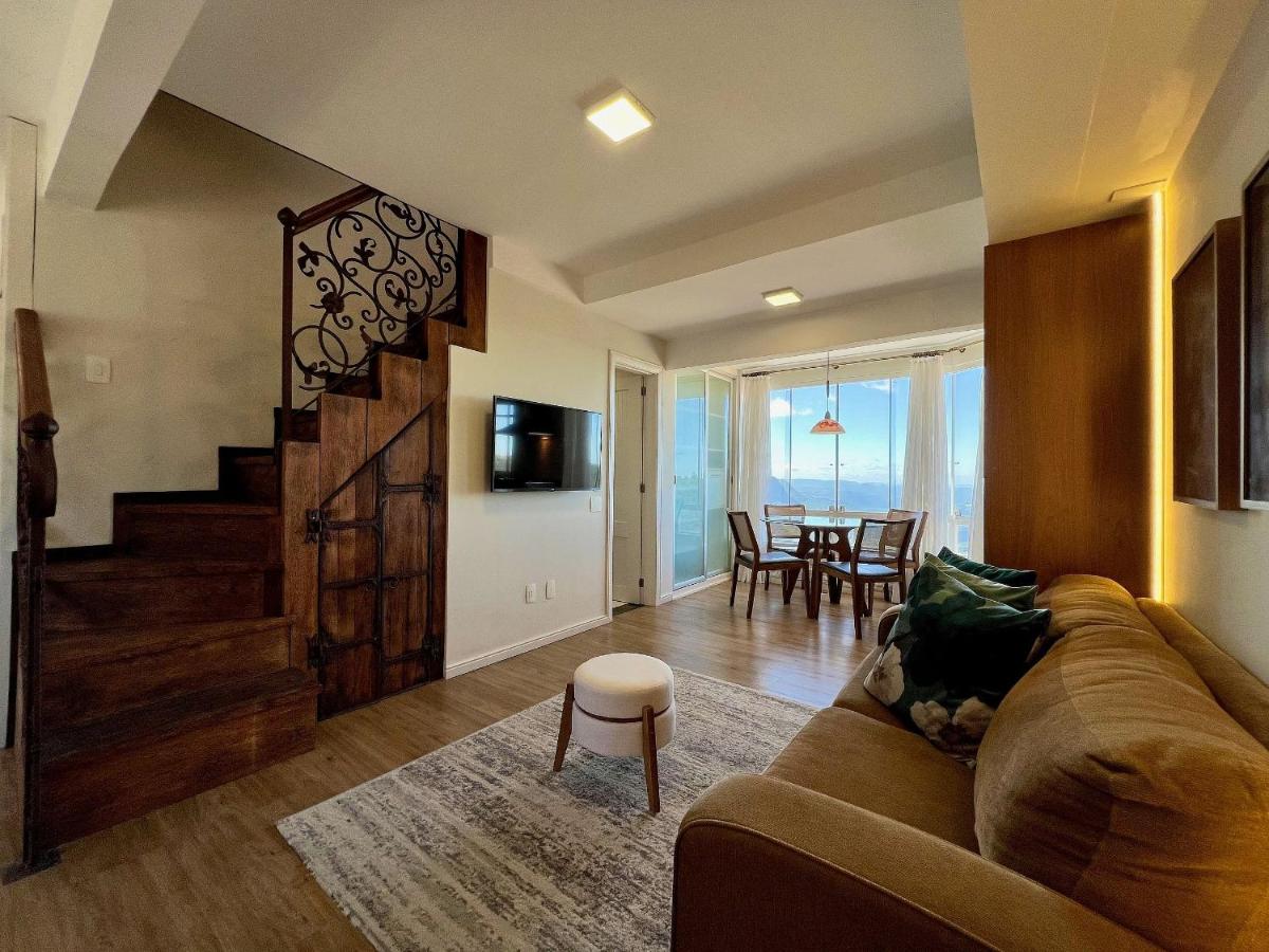 Apartment with Mountain View