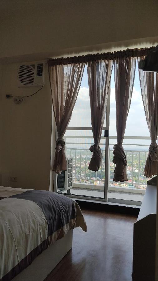 Infina Towers Affordable staycation BRAND NEW 2BR (39A) Aurora Boulevard - Chambres d'hôtes Manille