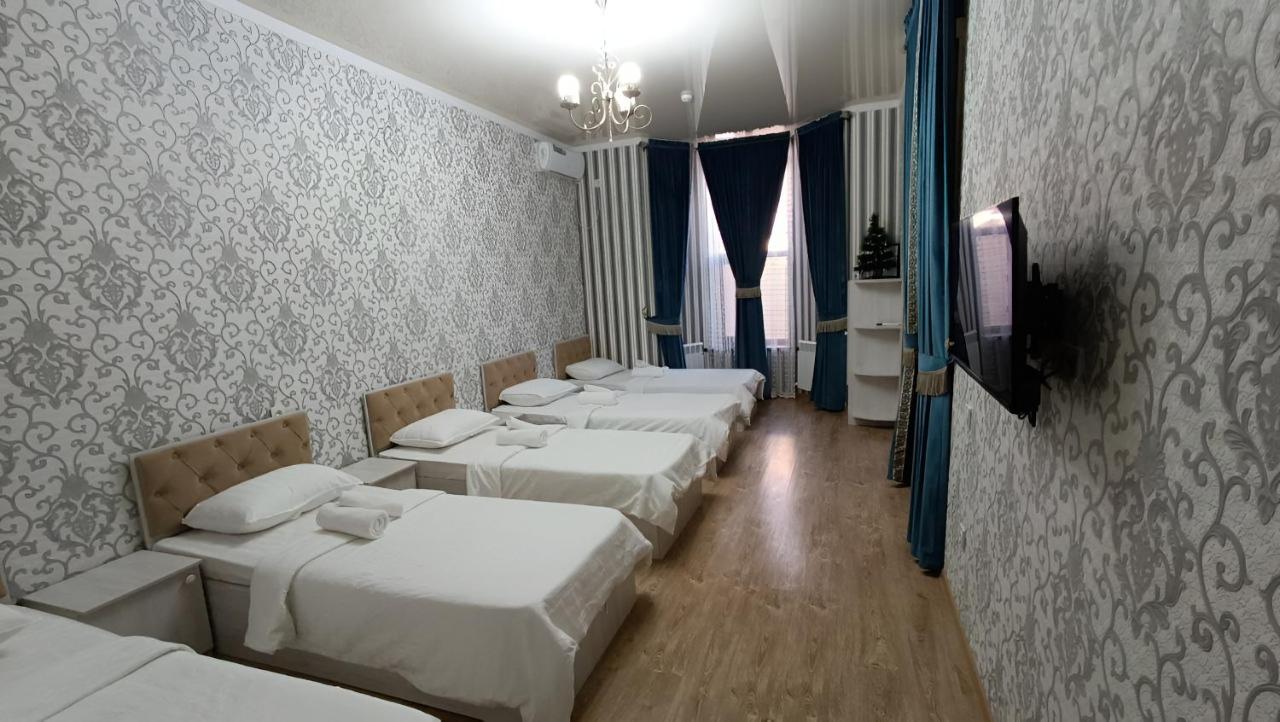 Vierbettzimmer mit Dusche