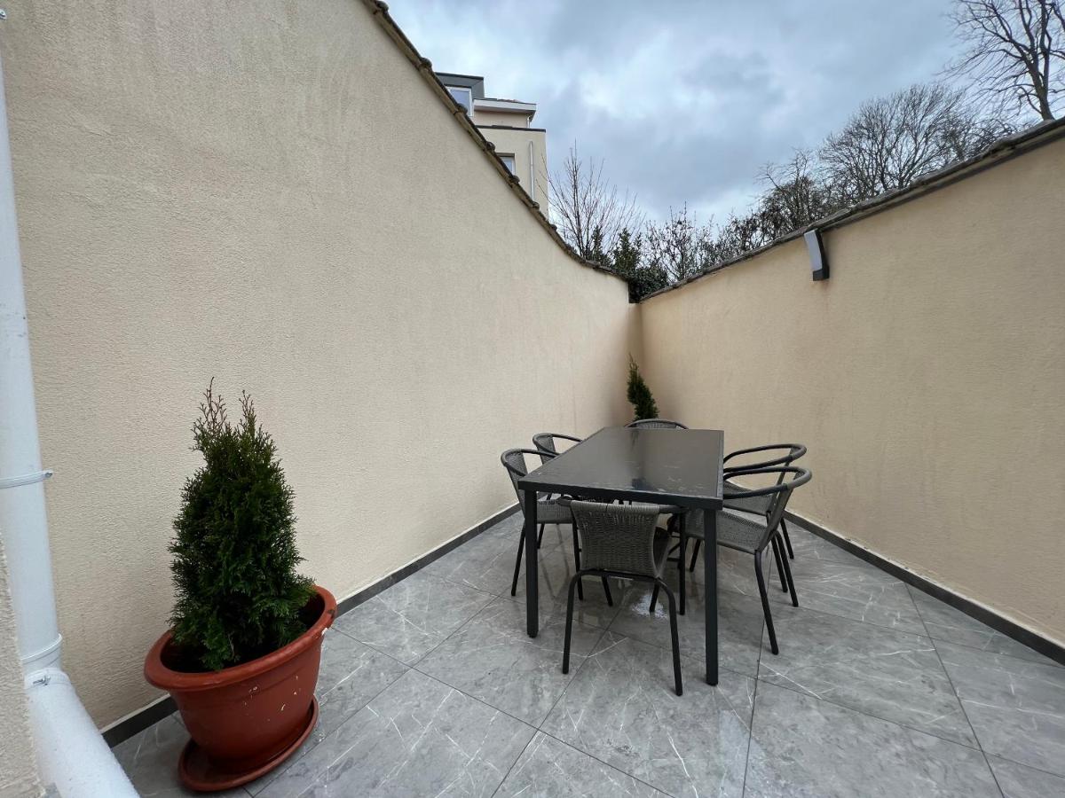 Design europarlament apartment with private terrace - B&B