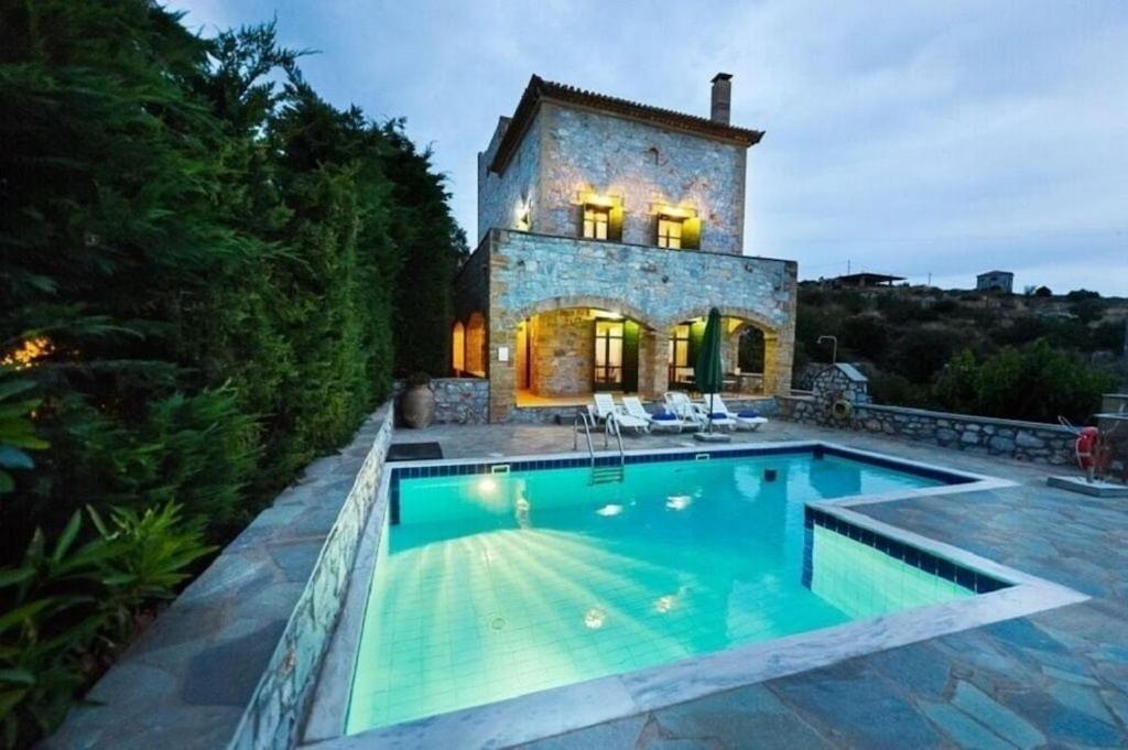 B&B Stoúpa - SOFIA, Luxury Stone Villa in Stoupa with Private Pool, BBQ and Amazing Sea View - Bed and Breakfast Stoúpa