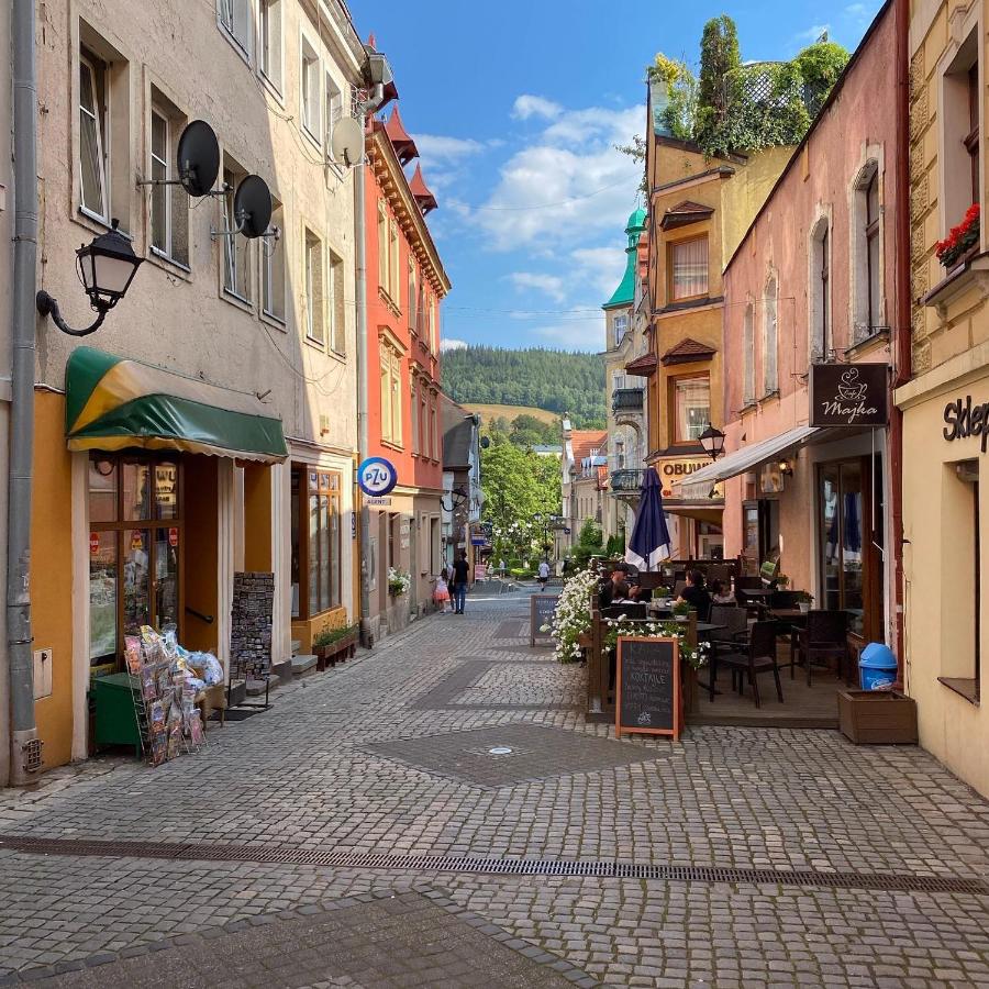 Apartament na deptaku, Czekoladowy-Zdrój, MyWeek - B&B