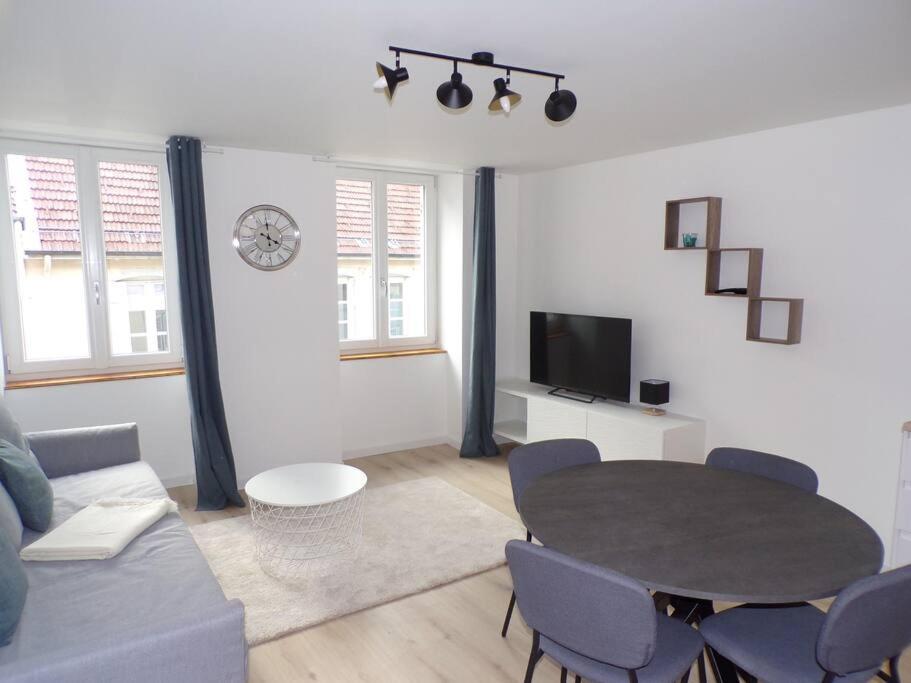 B&B Lons-le-Saunier - Appartement 2/4 pers, 44m2, hypercentre. - Bed and Breakfast Lons-le-Saunier