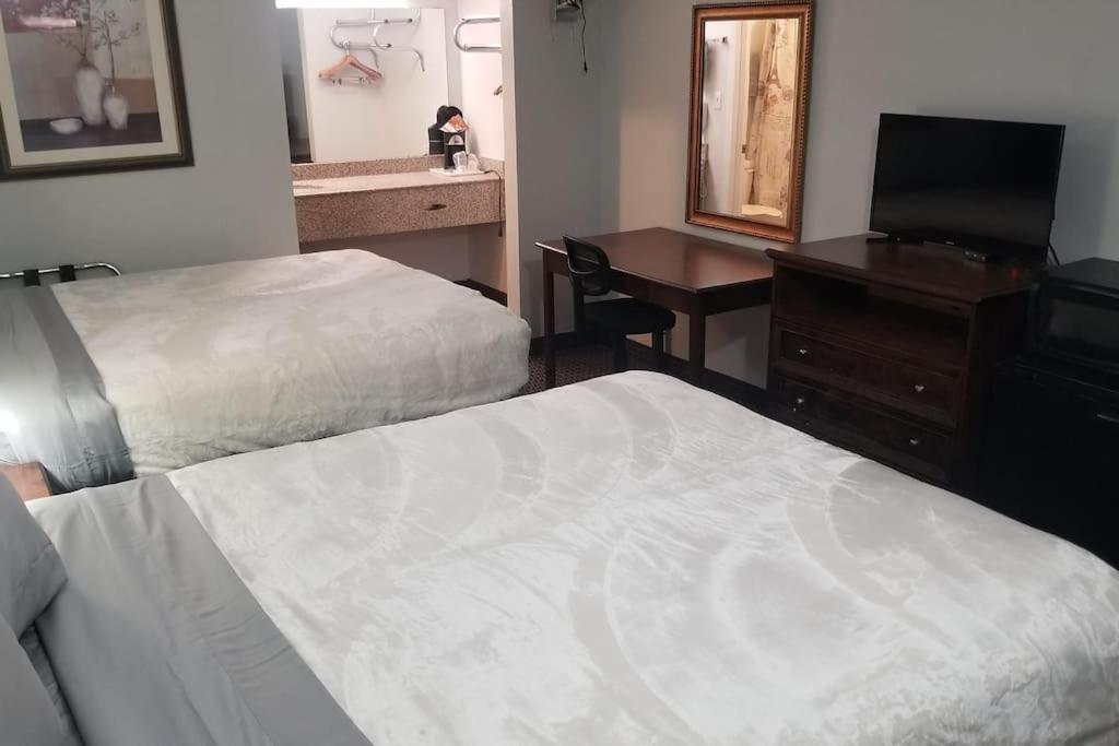 Hotel 2 Queen Beds Hotel Room 220 Booking - B&B Stillwater