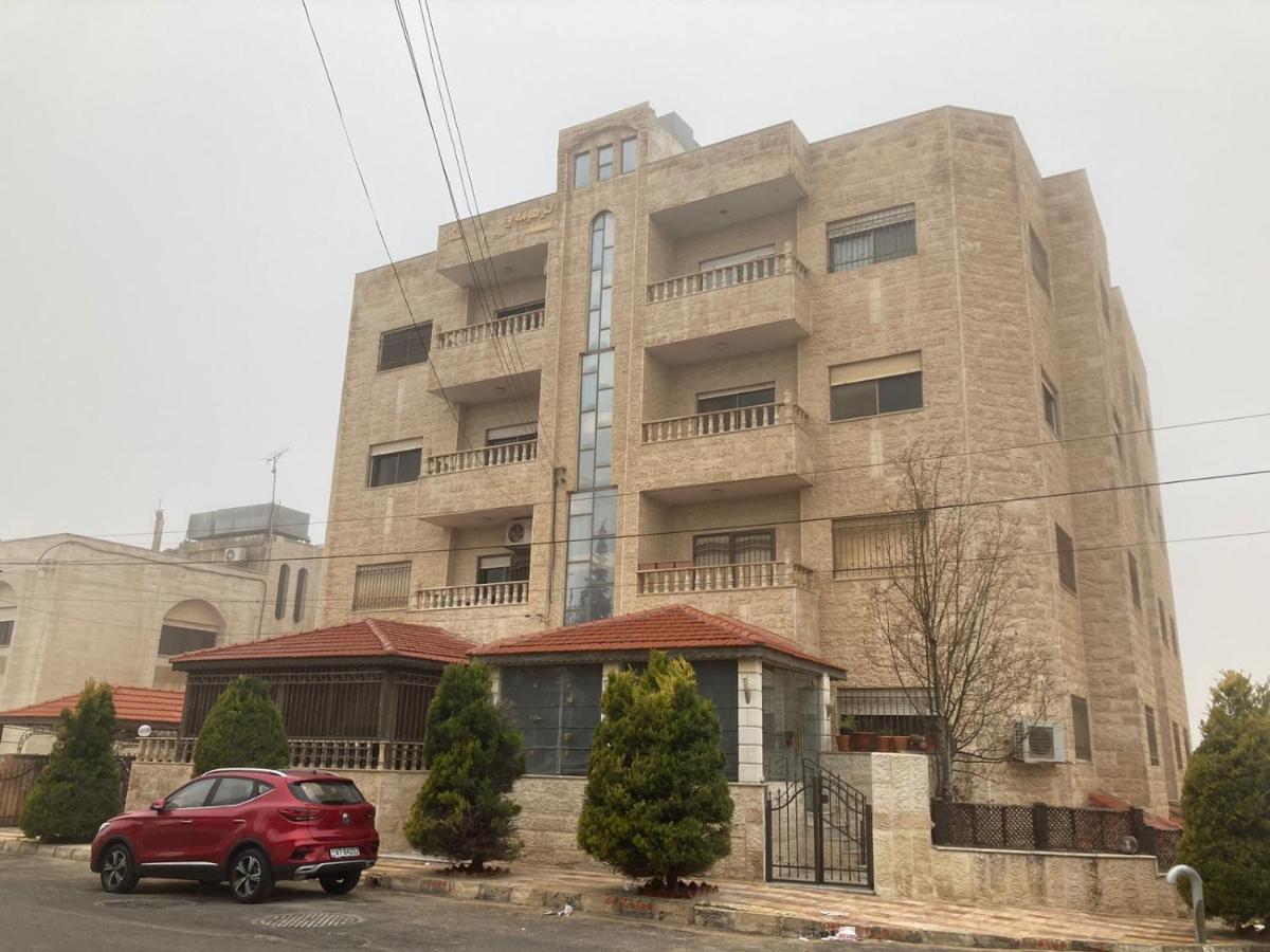 B&B Amman - Furnished Family Apartment in Dahyet Al-Rasheed with Free Parking - Bed and Breakfast Amman