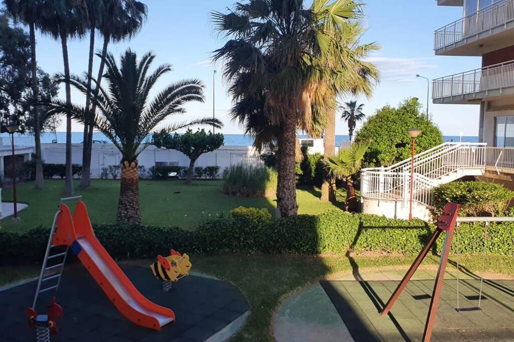 Incredible seafront with sunrise and sunset views - B&B