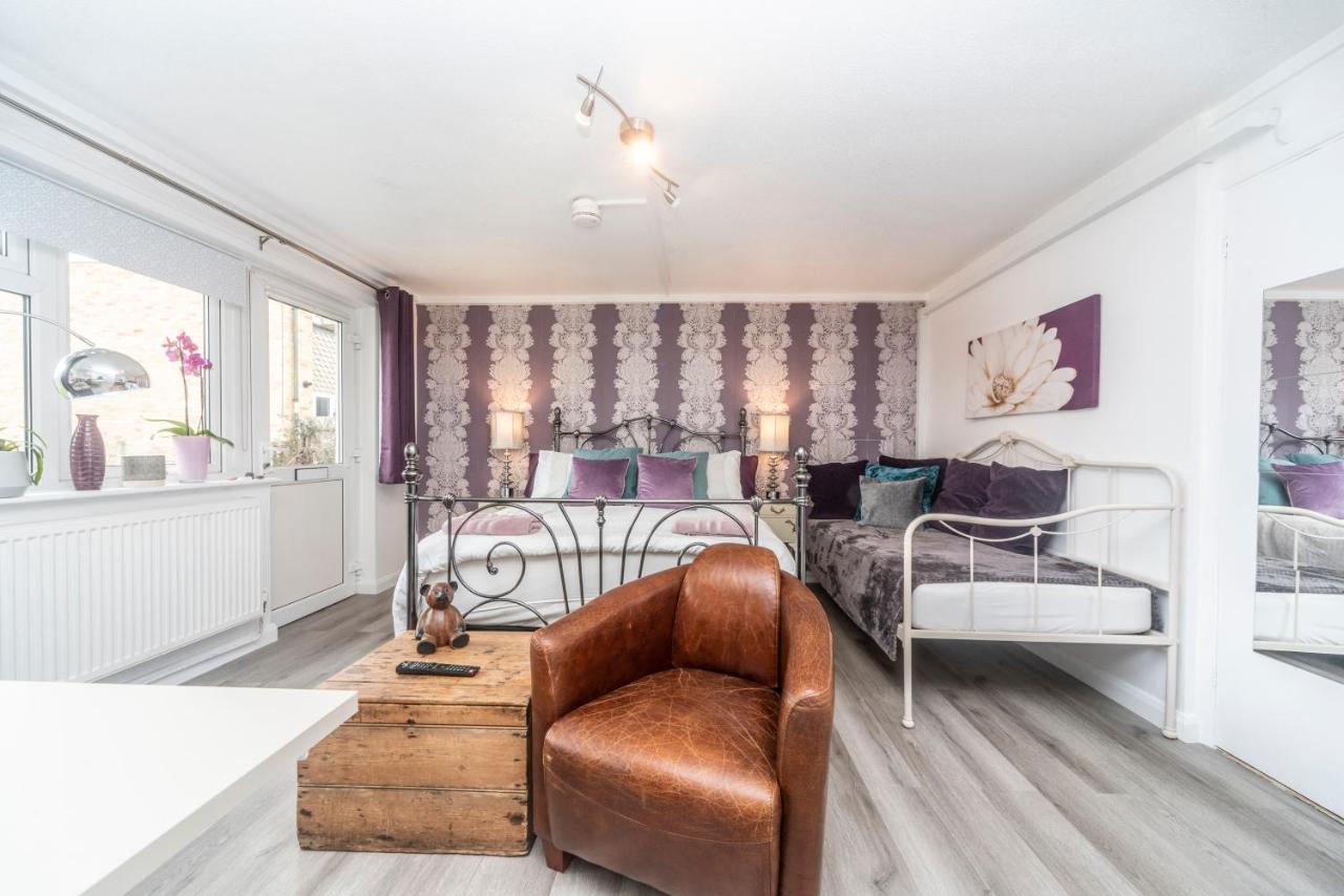 B&B High Wycombe - 11 Boutique studio apartment perfect for peaceful getaway, secluded garden, quiet location - Bed and Breakfast High Wycombe