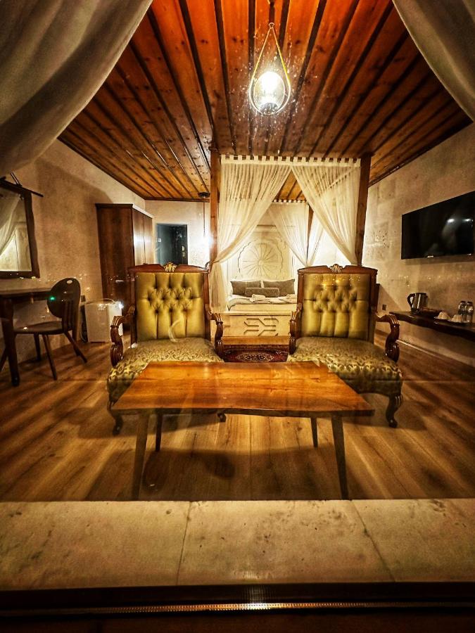 Suite mit Kingsize-Bett mit Whirlpool