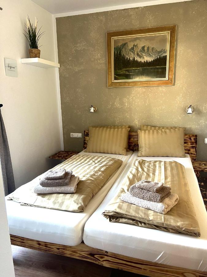 Apartment with Mountain View