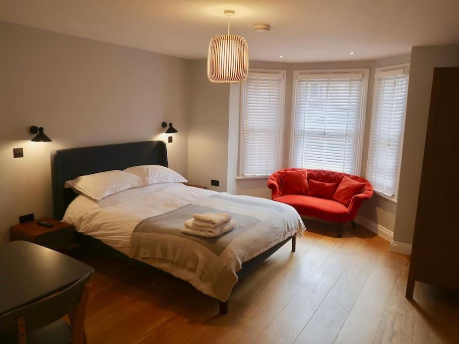 B&B Twickenham - Stylish Studio Apartment, ensuite, kitchenette - Bed and Breakfast Twickenham