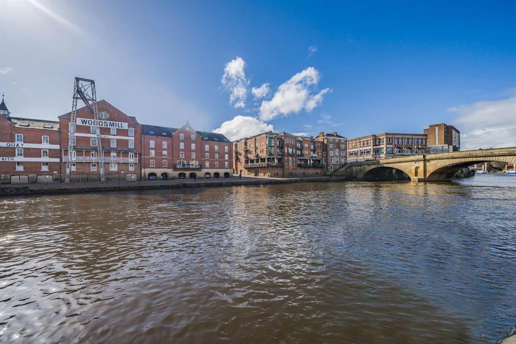 Woodsmill Quay Riverside Apartment - Heart of York - B&B
