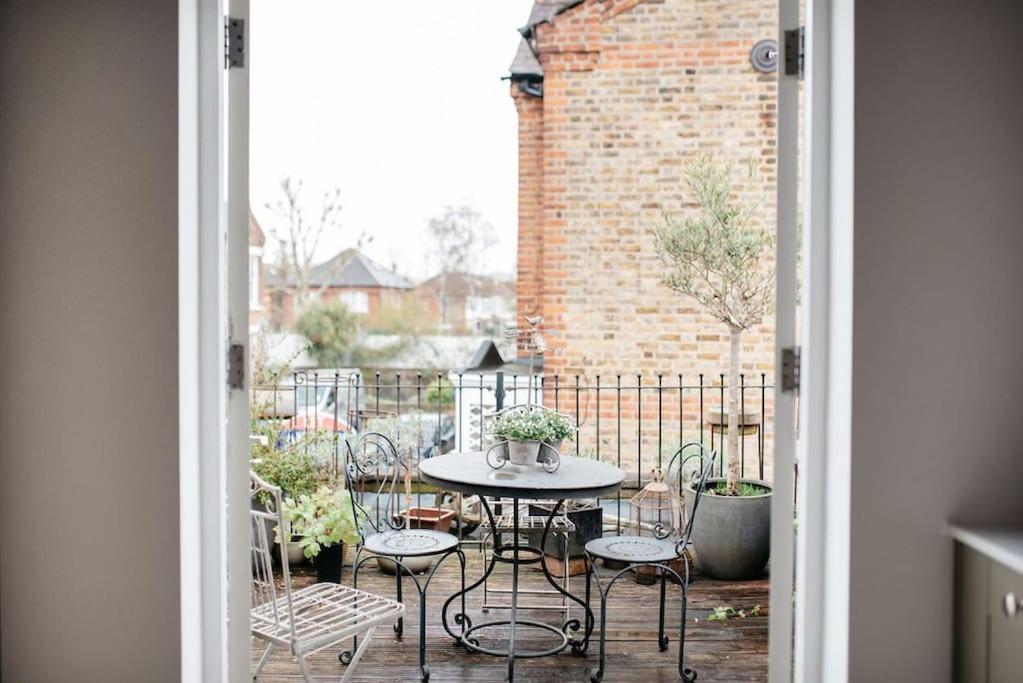 3 Bedroom House in Kew Gardens - B&B