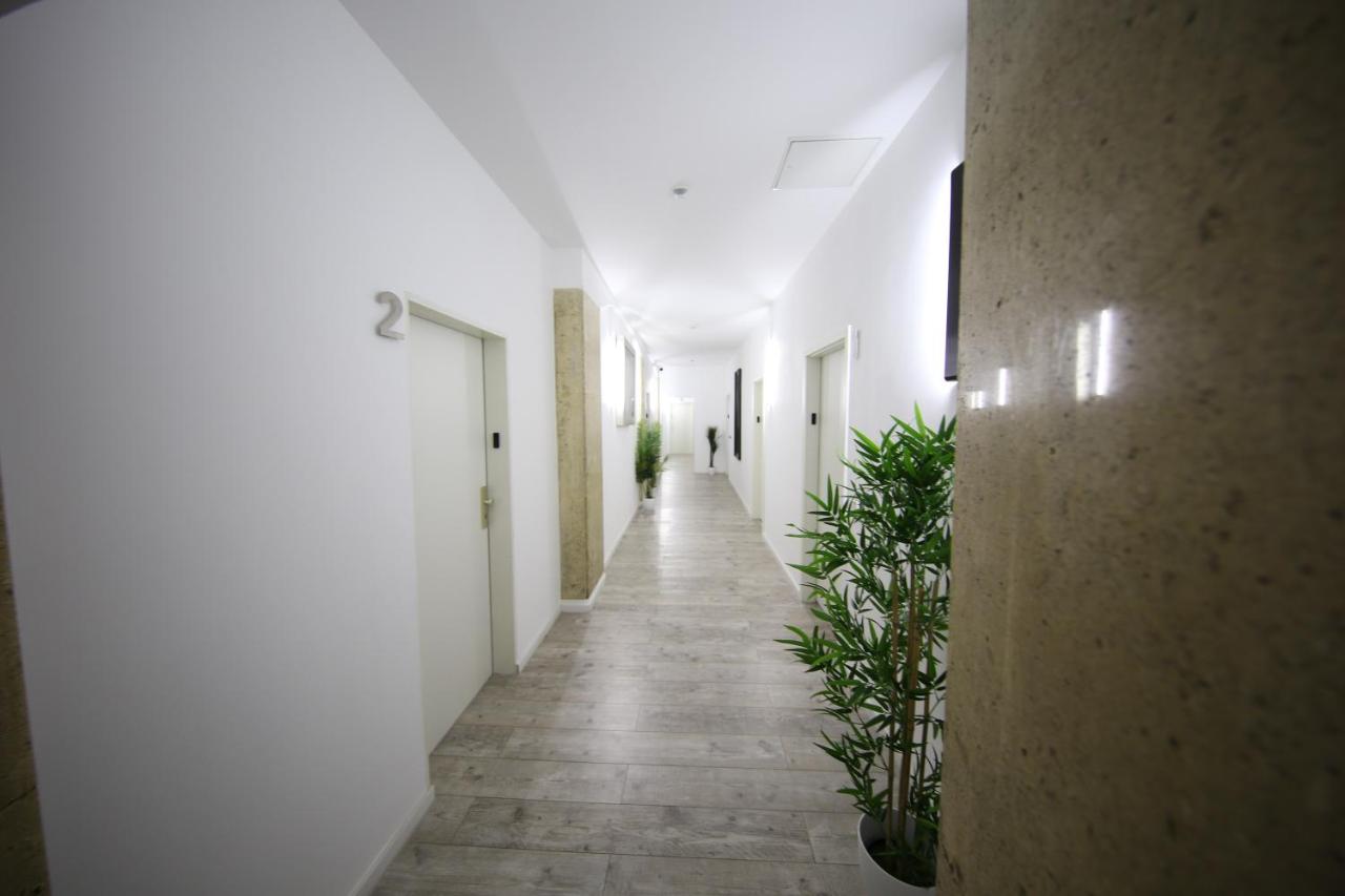 Deluxe Studio