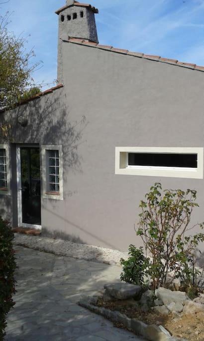 Maison avec piscine, oliviers, belle vue, au calme - B&B