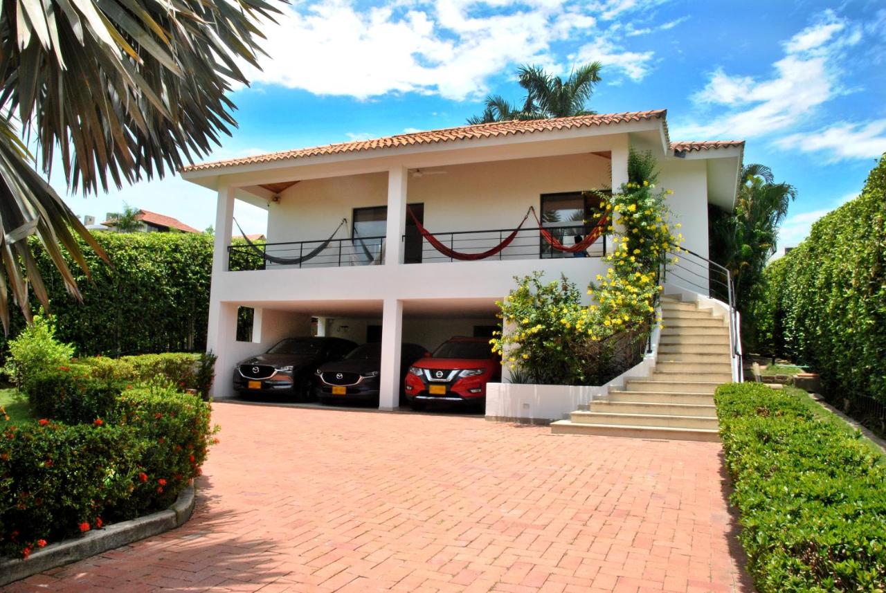 Incluye auxiliar doméstica PISCINA PRIVADA - B&B Girardot City