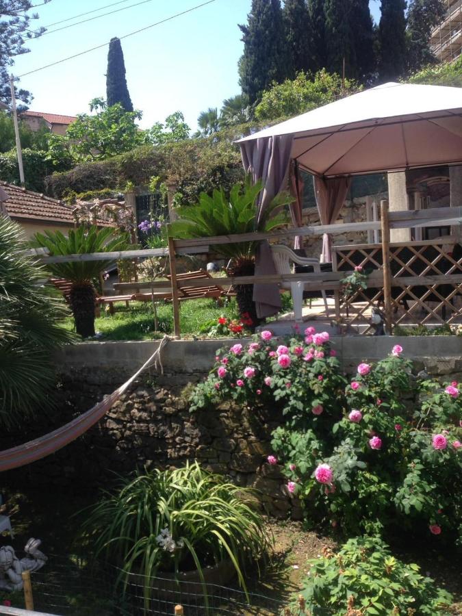 The Sea Flower appartamento con giardino e garage auto incluso - Bed and Breakfast