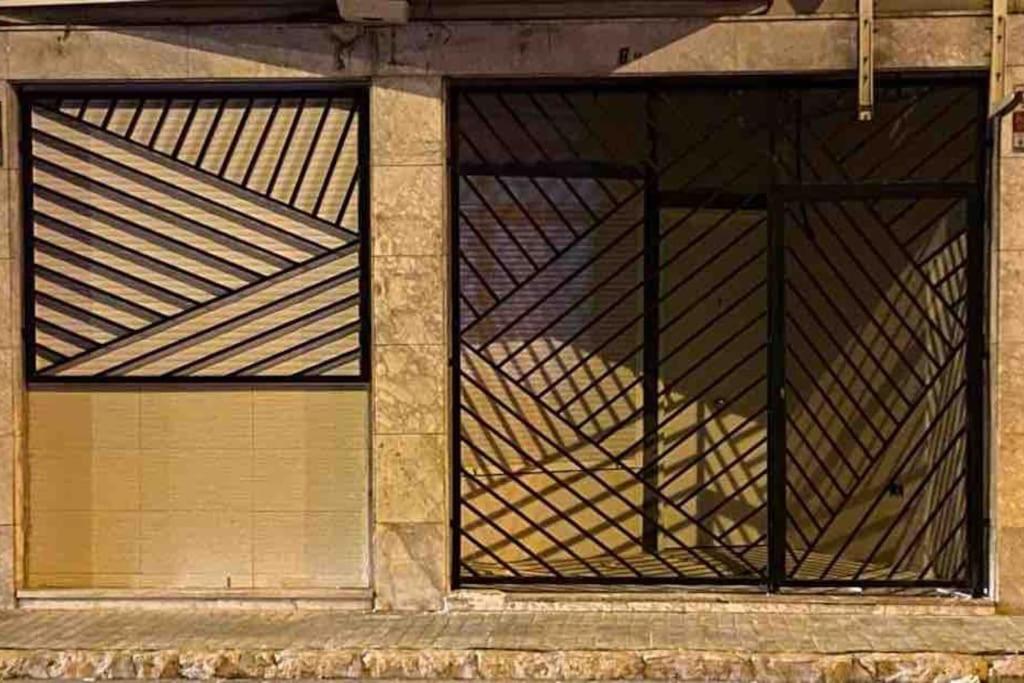 Planta baja moderna y nueva a estrenar en el centro ciudad 2 habitaciones y 2 baños - Ferienwohnung