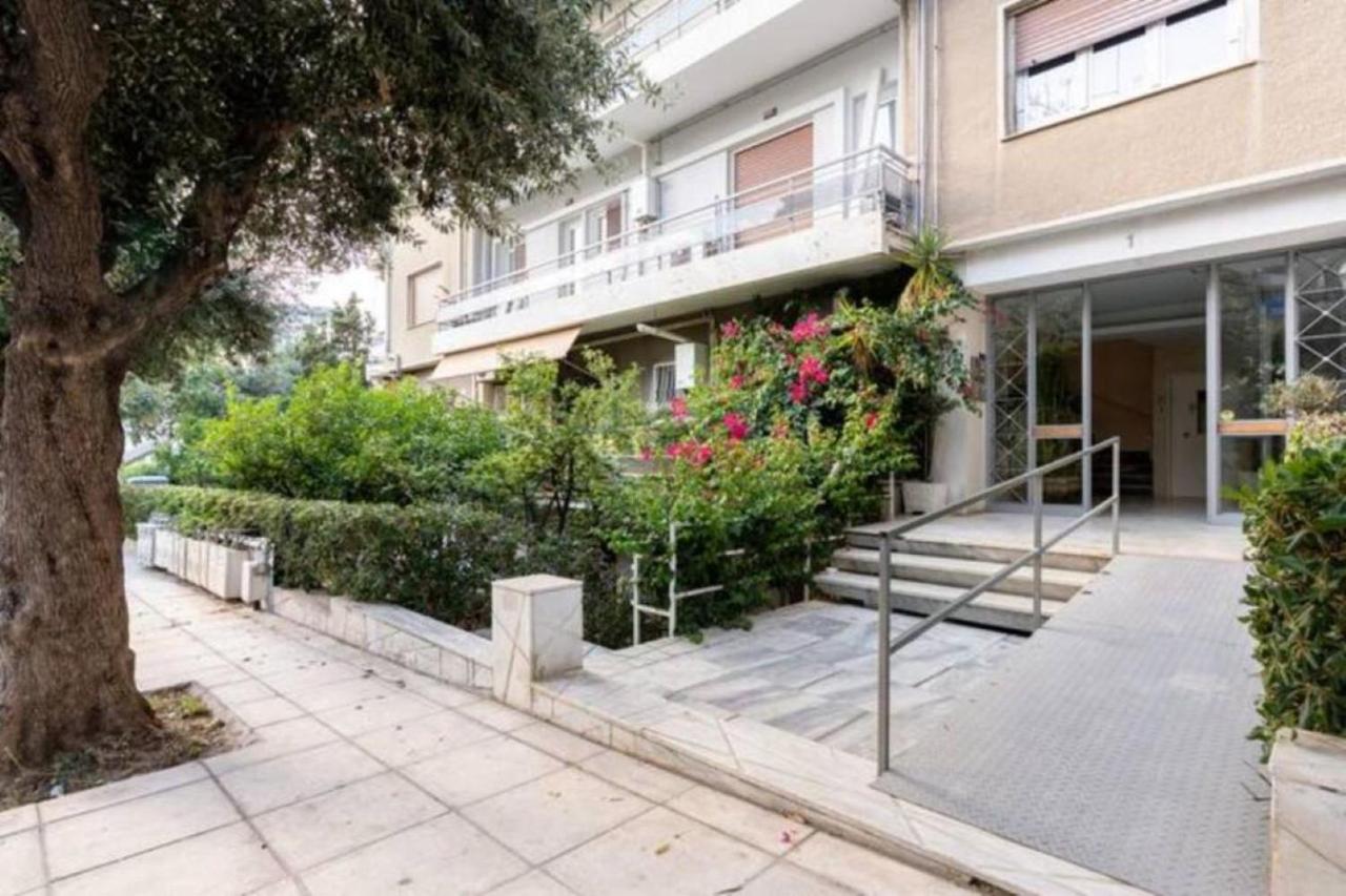 Flisvos Marina refurbished apartment - B&B Athens