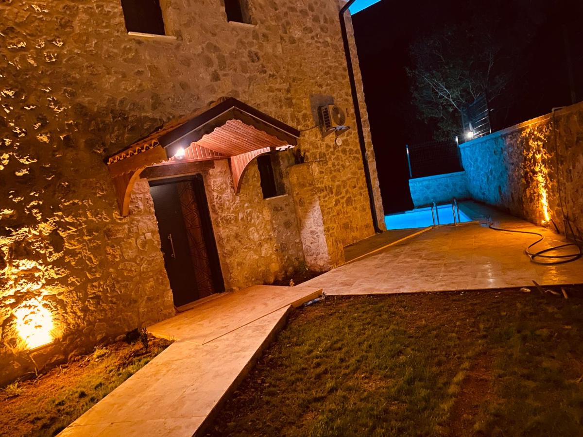 DADYA VİLLA 4 - Marmaris Turgut da özel havuzlu denize yakın lüks villa - B&B