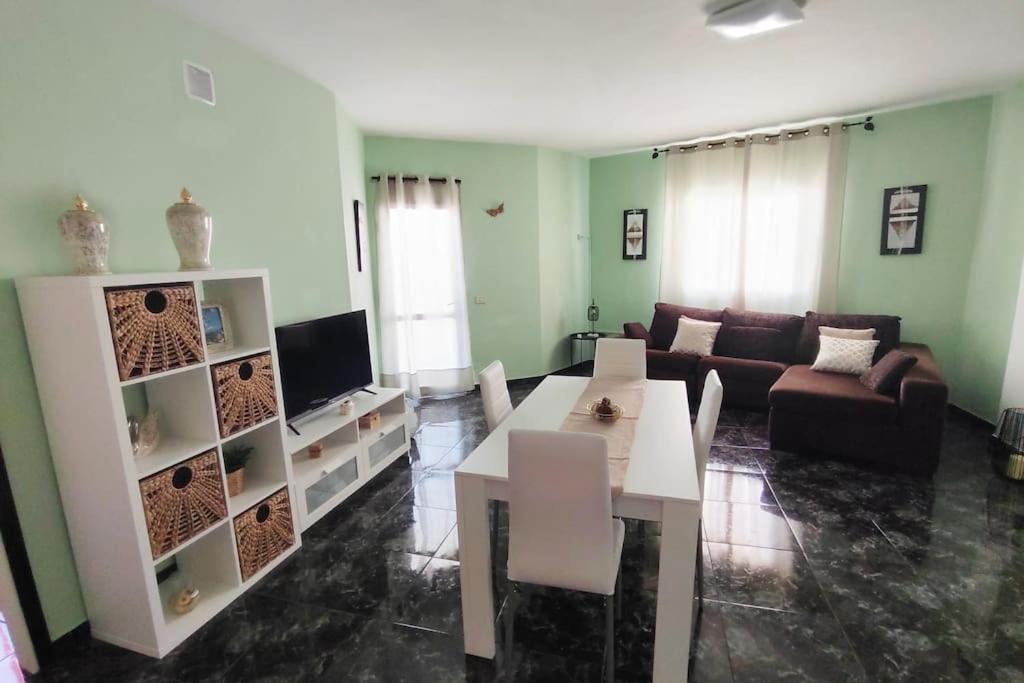 Cheyma Home 3º: Amplio apartamento en Alcalá - B&B Alcalá