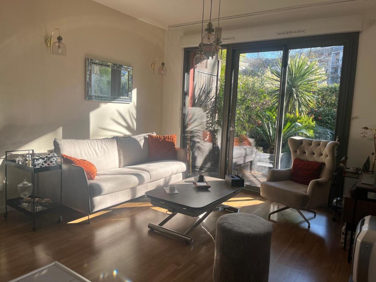 Terrasse Zen - Confort Nature & Accessibilité - 4 personnes - Parking gratuit - 20 min de Paris - Chambres d'hôtes Asnières-sur-Seine