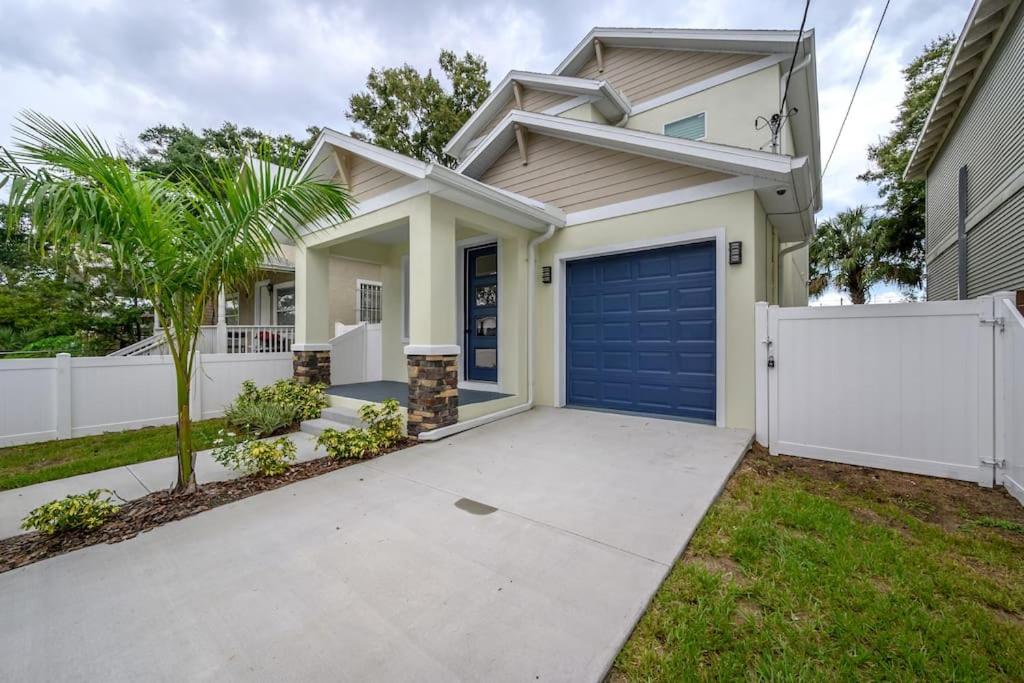 B&B Tampa - Cozy and spacious 4BR House with pool in TAMPA - Bed and Breakfast Tampa