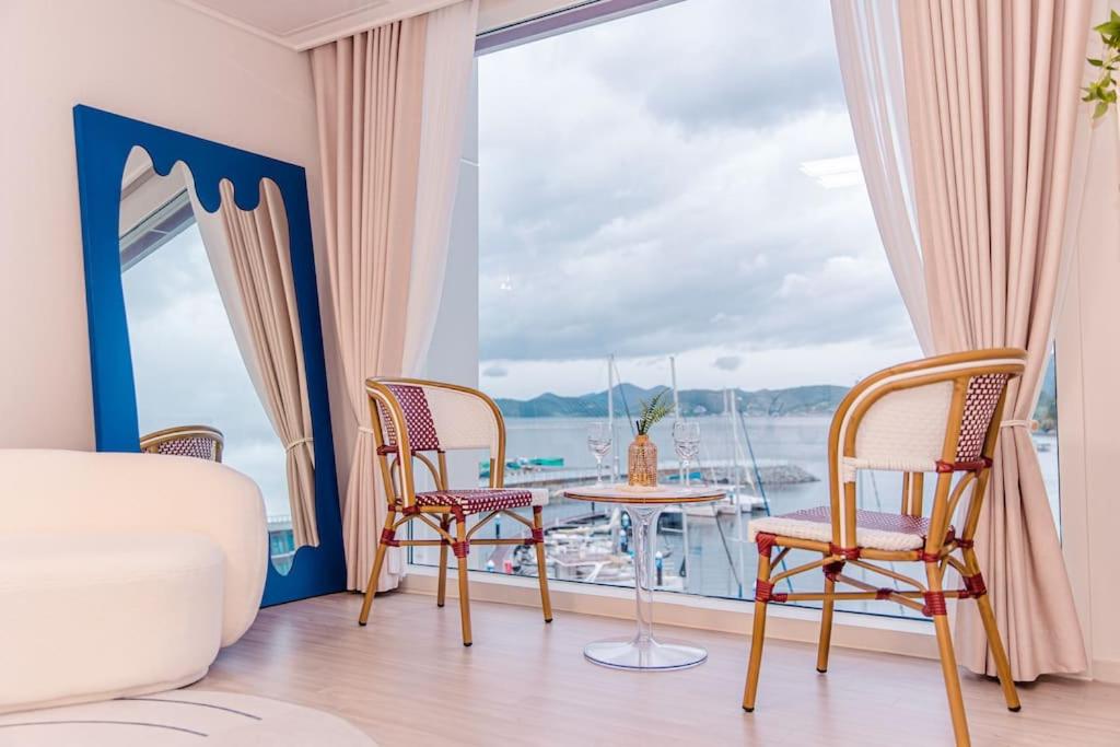 B&B Yeosu - The castle ocean suite - Bed and Breakfast Yeosu