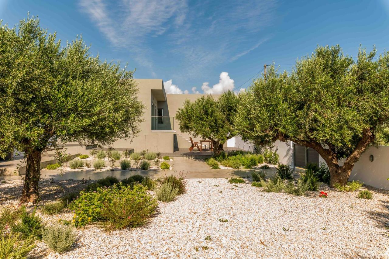 Nama Villa 250m from the sea - Bed and Breakfast