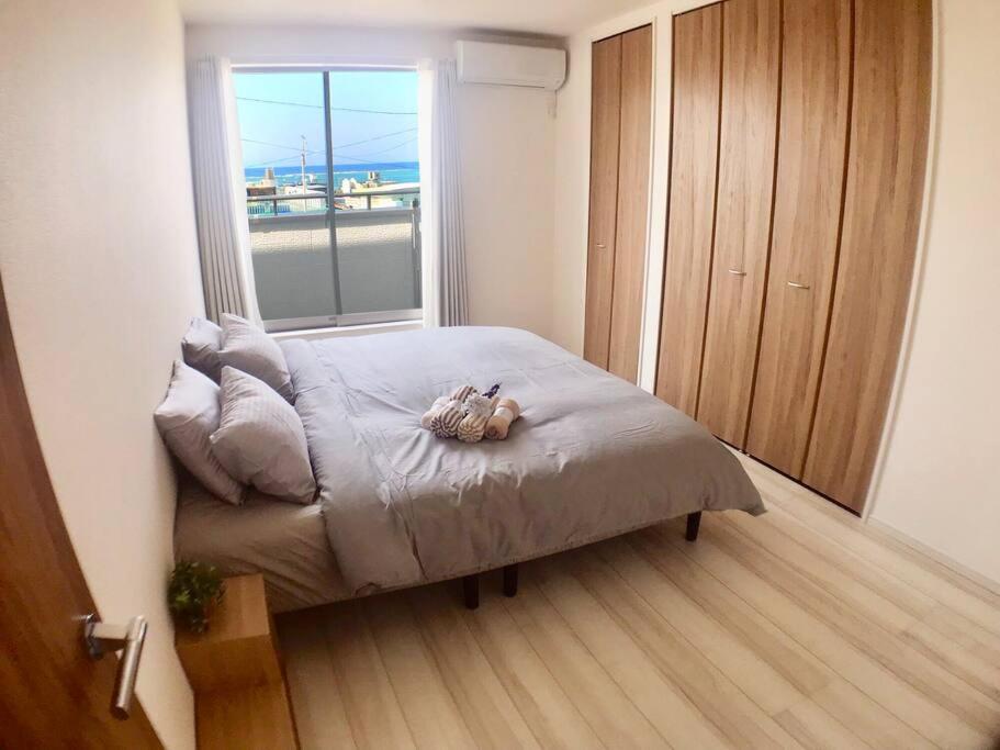 ZZOKIAI Premier Ou 奥武壹号A棟 奥武岛上能看见海的新建一户建 走到海滩只有1分钟 only 1 min walk to the beach - B&B Shikenbaru