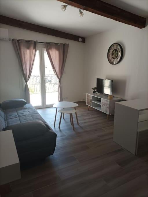 B&B Draguignan - Studio meublé climatisé avec terrasse - Bed and Breakfast Draguignan