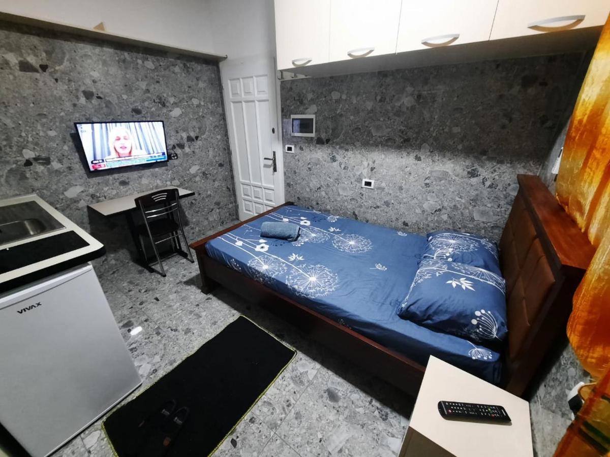 Lovely appartament 1-3 - B&B Tirana