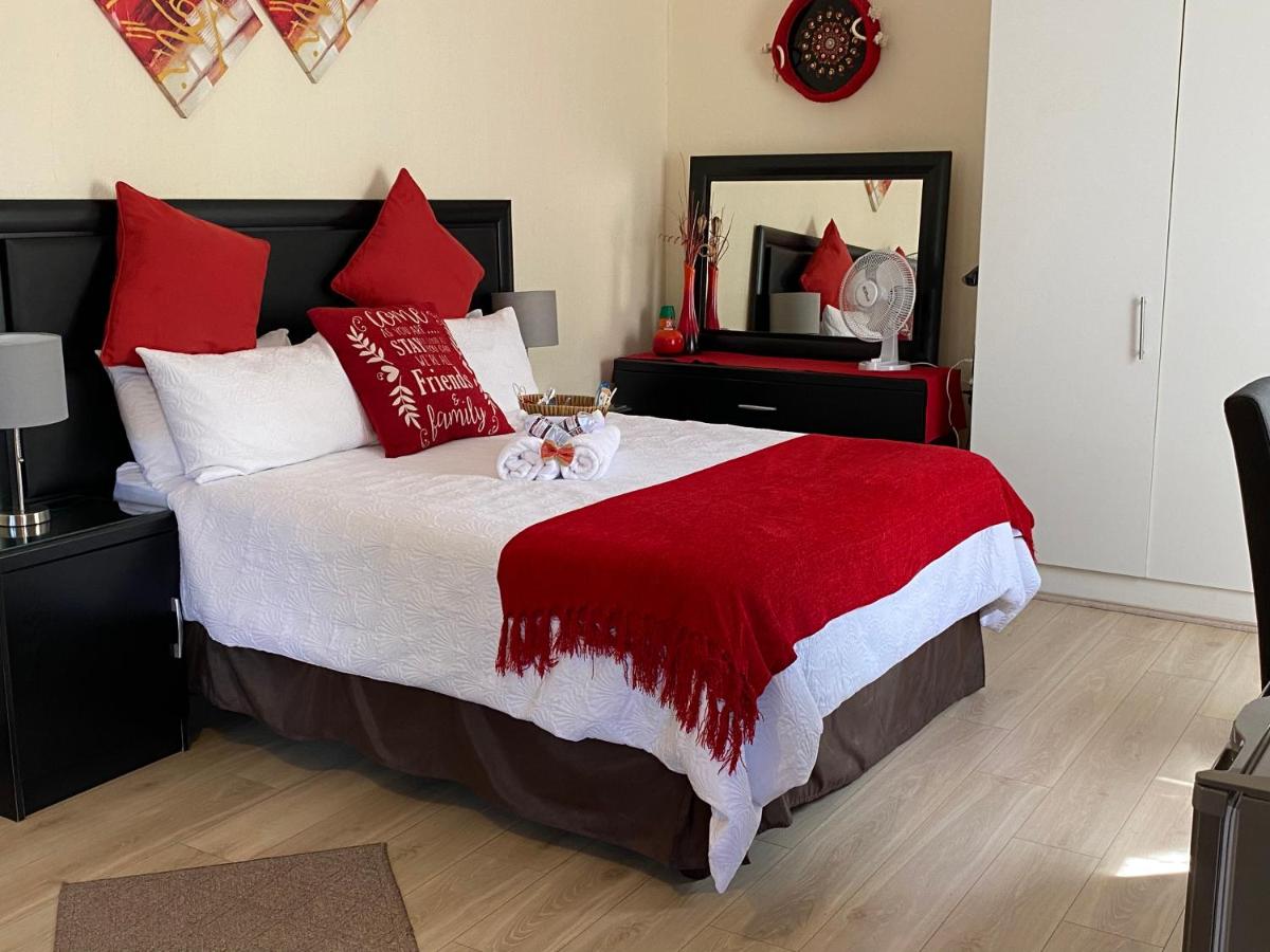 B&B Pretoria - Christa's Place 897 - Bed and Breakfast Pretoria