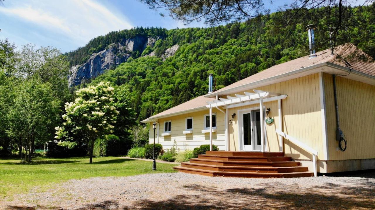 Les Chalets Tourisma - Chalet au bord de l'eau avec spa et foyer - Le Draveur - B&B
