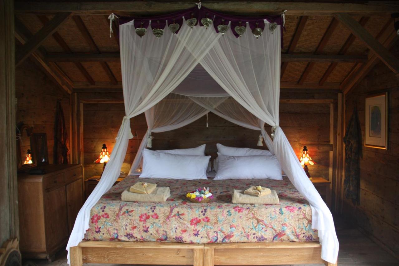 Bungalow with Garden View