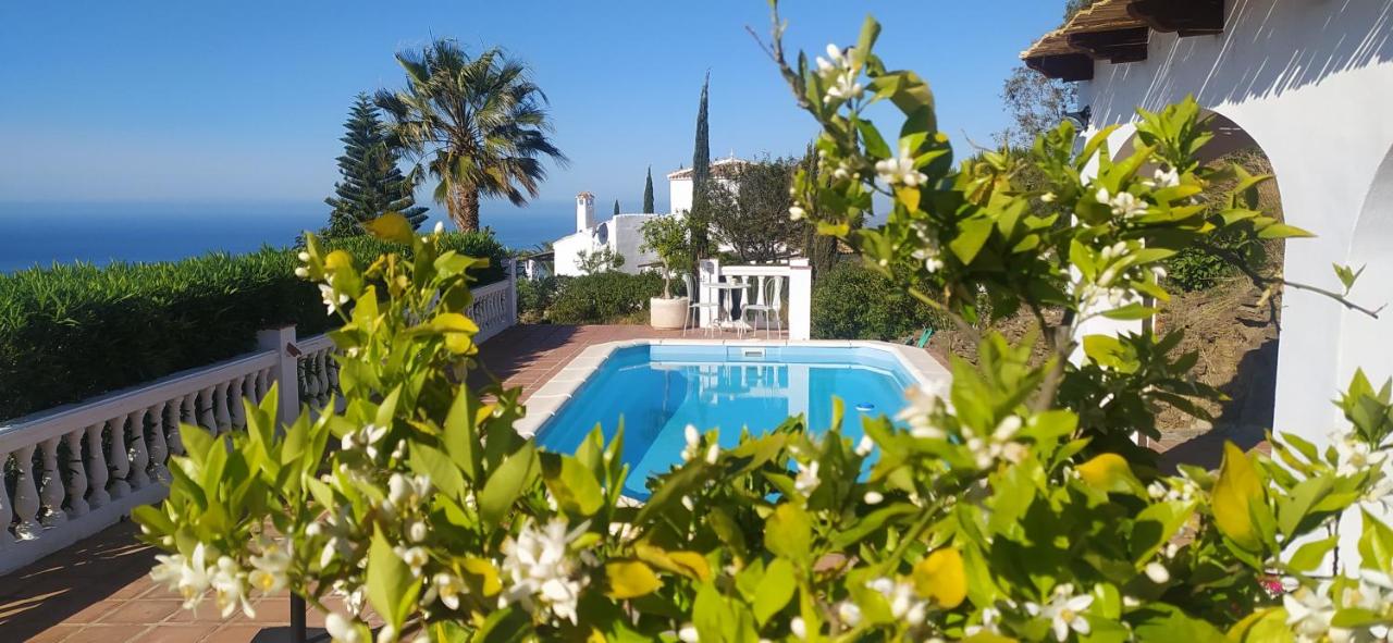 B&B Torrox - Villa Tranquila - Costa del Sol - Great Seaview - Priv Pool - 3 bed - Bed and Breakfast Torrox