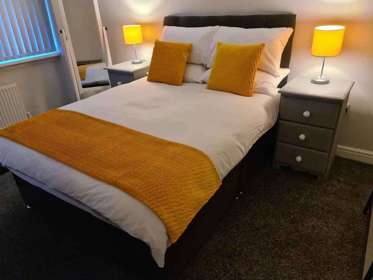 Whole House - 4 Bedrooms - Parking - Sleeps 8 - B&B Birmingham
