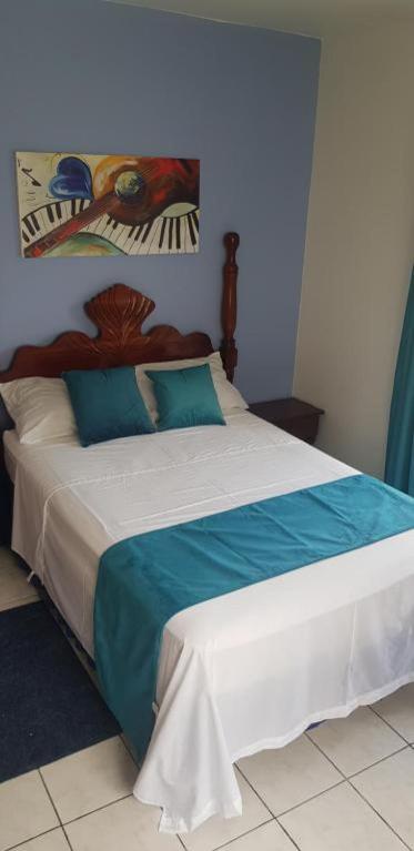 B&B Montego Bay - Melrose Place - Bed and Breakfast Montego Bay