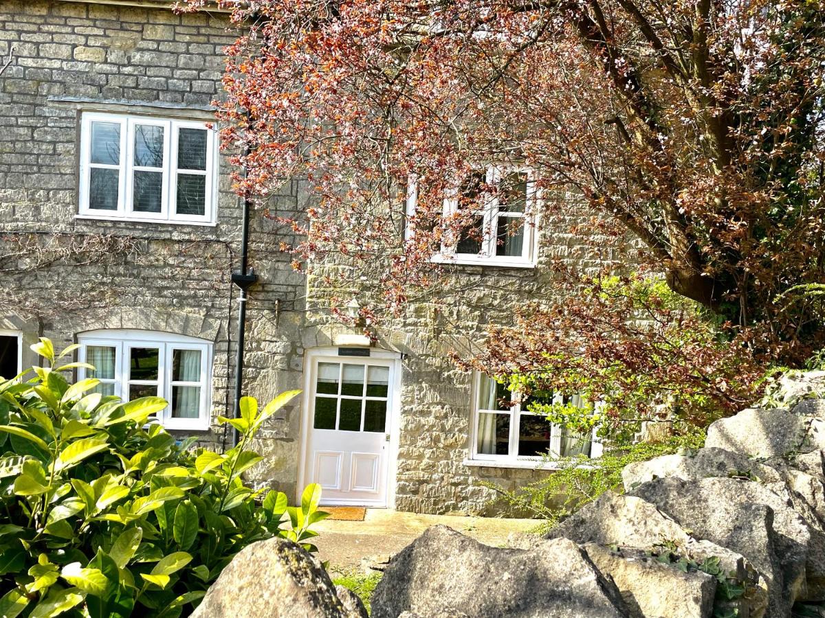 B&B Stroud - The Garden Cottage - Bed and Breakfast Stroud